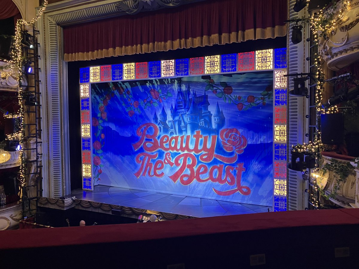 JoanitaMusisi's tweet image. I love this time of year. #pantotime @grandoperayork