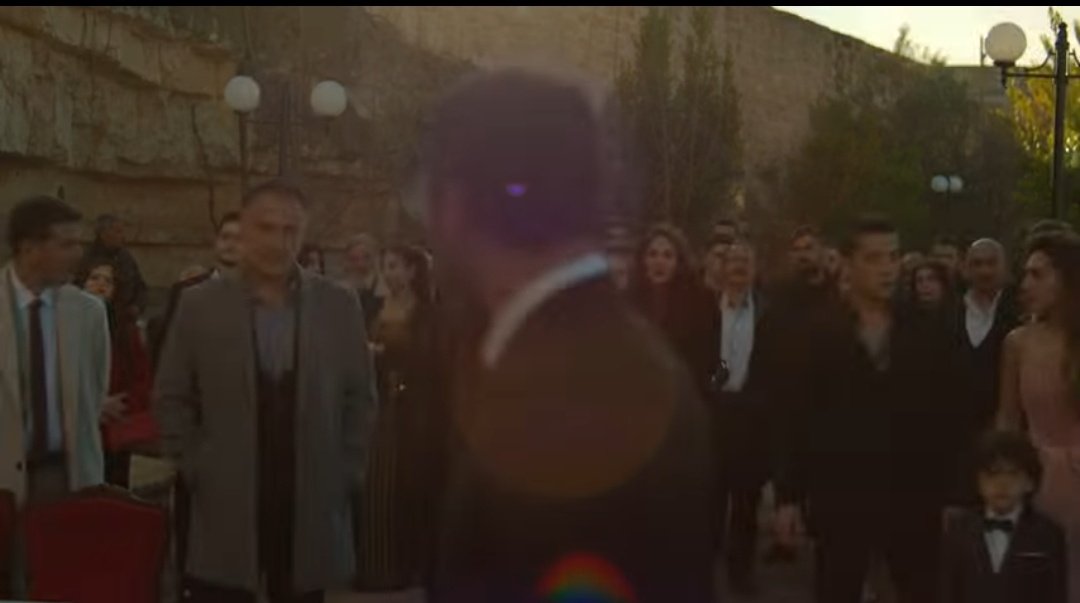 algoon_'s tweet photo. @Uzaksehirdizi @ayna_yapim @ayyapim @KanalD kayanın yanında ki kimmm https://t.co/5rUbpvsfm2