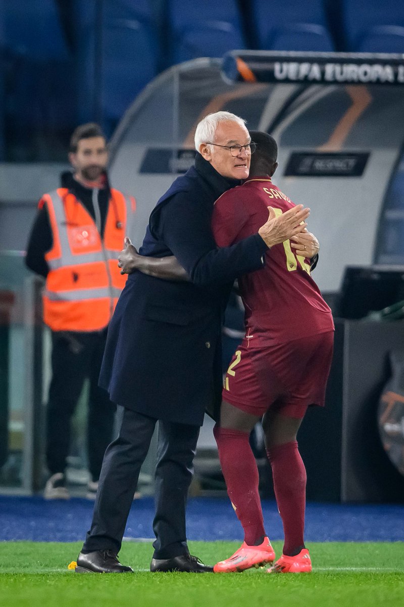 ASRomaEN's tweet photo. And more 🫂 https://t.co/0x8ivo2k4w