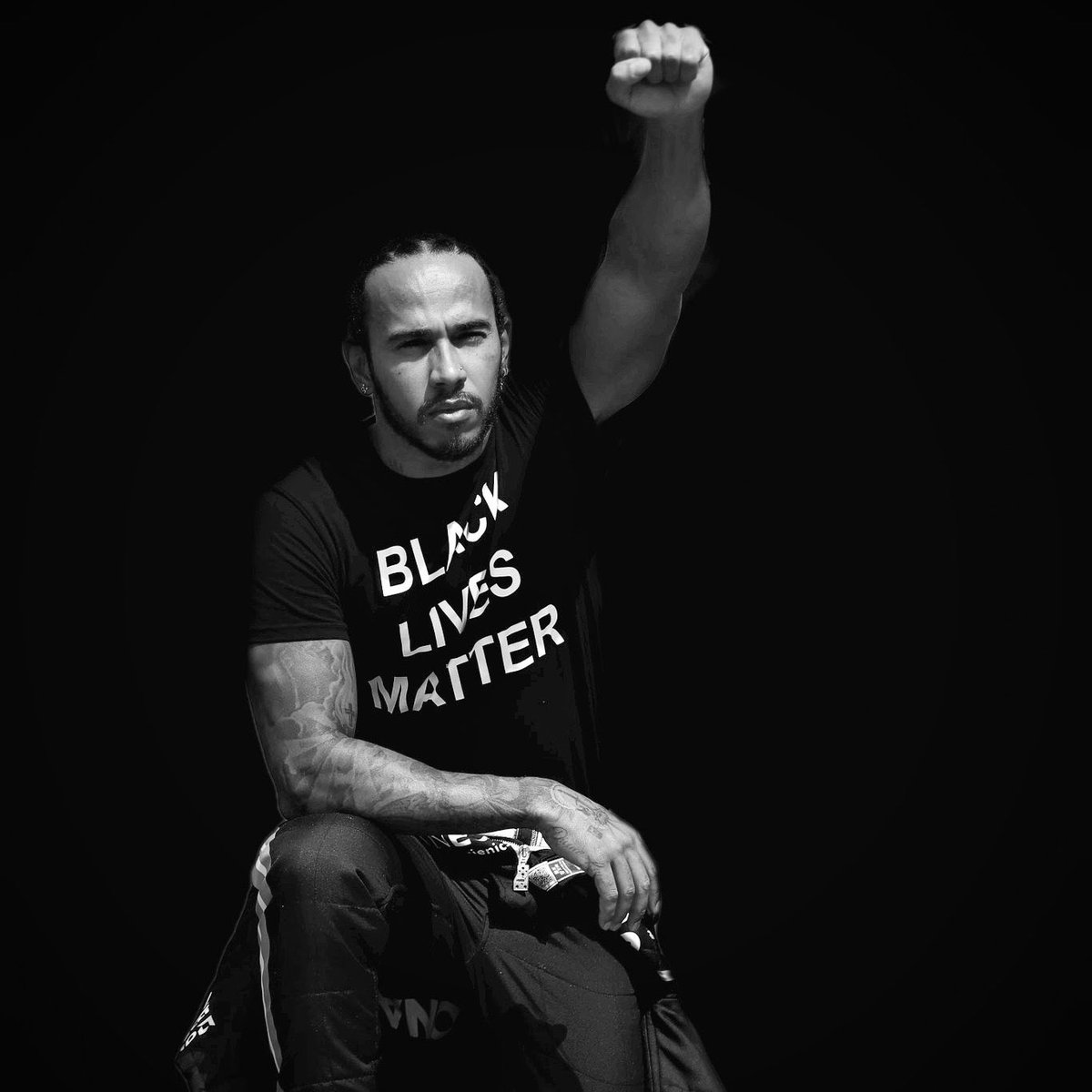 flatpackwill's tweet image. May the coming years bring you the happiness you deserve my goat forever ❤️ @LewisHamilton