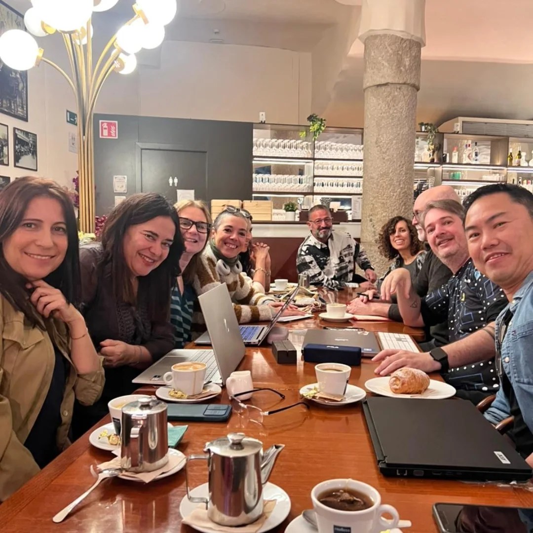 NeusMarine's tweet photo. Escribir es un arte introspectivo y solitario. A veces, compartirlo con otras escritoras/es es lo que necesitamos: críticas constructivas, recursos útiles y conectar con quienes viven la magia (y el caos) de esta labor. ✍️💭

#Escribir #EscrituraCreativa #Escritora #Comunidad https://t.co/ITGyXoYVLG
