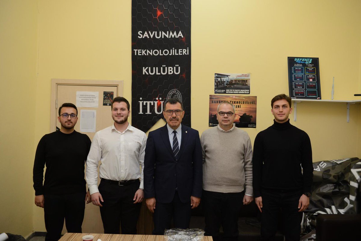 🐝 Bugünün İhtiyaçlarına Çözüm Oluşturacak ve Geleceği Dönüştürecek Proje Takımlarımızla ve Kulüplerimizle Buluşmalarımızı Sürdürüyoruz! 

Savunma sanayimizi geliştirme ve tanıtma amacıyla etkinlikler düzenleyen İTÜ Savunma Teknolojileri Kulübümüzü (İTÜ SAVTEK) kulüp odalarında