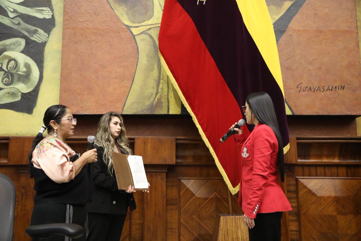 AsambleaEcuador's tweet photo. #JuntosLegislamos
El Pleno, en cumplimiento con el principio de paridad de género, llevó a cabo la posesión de María Angelina Guayllas, como integrante principal de la Conferencia Plurinacional de Soberanía Alimentaria #COPISA.
Boletín
https://t.co/gHPBibeQNX https://t.co/YXjhqOaDfT