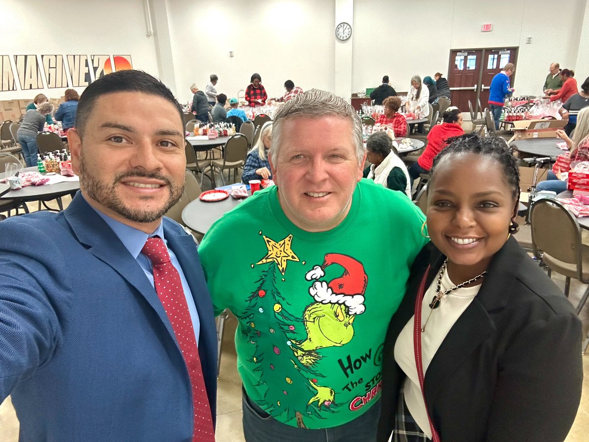 Eduardo Conde (@spanishconde) on Twitter photo Collaborating and working with our Community Partners Chaplaincy on a surprise for our <a href="/cedarhillisd/">Cedar Hill ISD</a> teachers and staff! 🤫🤐 <a href="/Cojackson78/">Dr. Courtney Jackson</a> Collaborating and working with our Community Partners Chaplaincy on a surprise for our <a href="/cedarhillisd/">Cedar Hill ISD</a> teachers and staff! 🤫🤐 <a href="/Cojackson78/">Dr. Courtney Jackson</a>