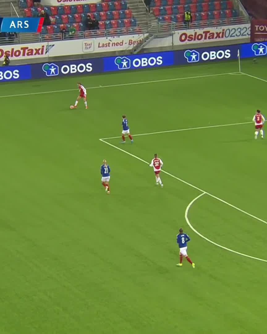 🎯 Alessia Russo's making the extremely difficult look stunningly beautiful.Watch live for free on DAZN ▶️  #UWCLonDAZN #UWCL