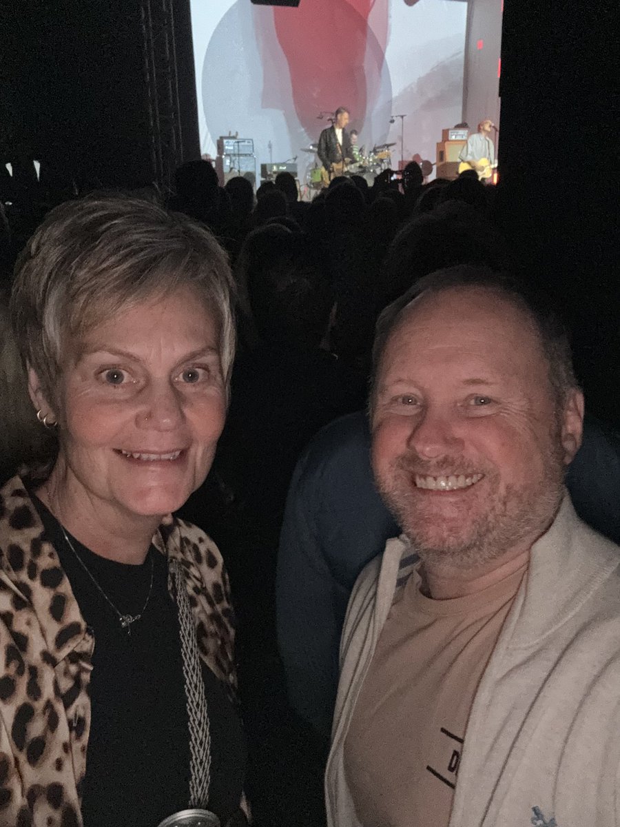 pwag20's tweet photo. @TravisBand @franhealy still got it!! 😊 🎶 https://t.co/3dzKRhU1Gq