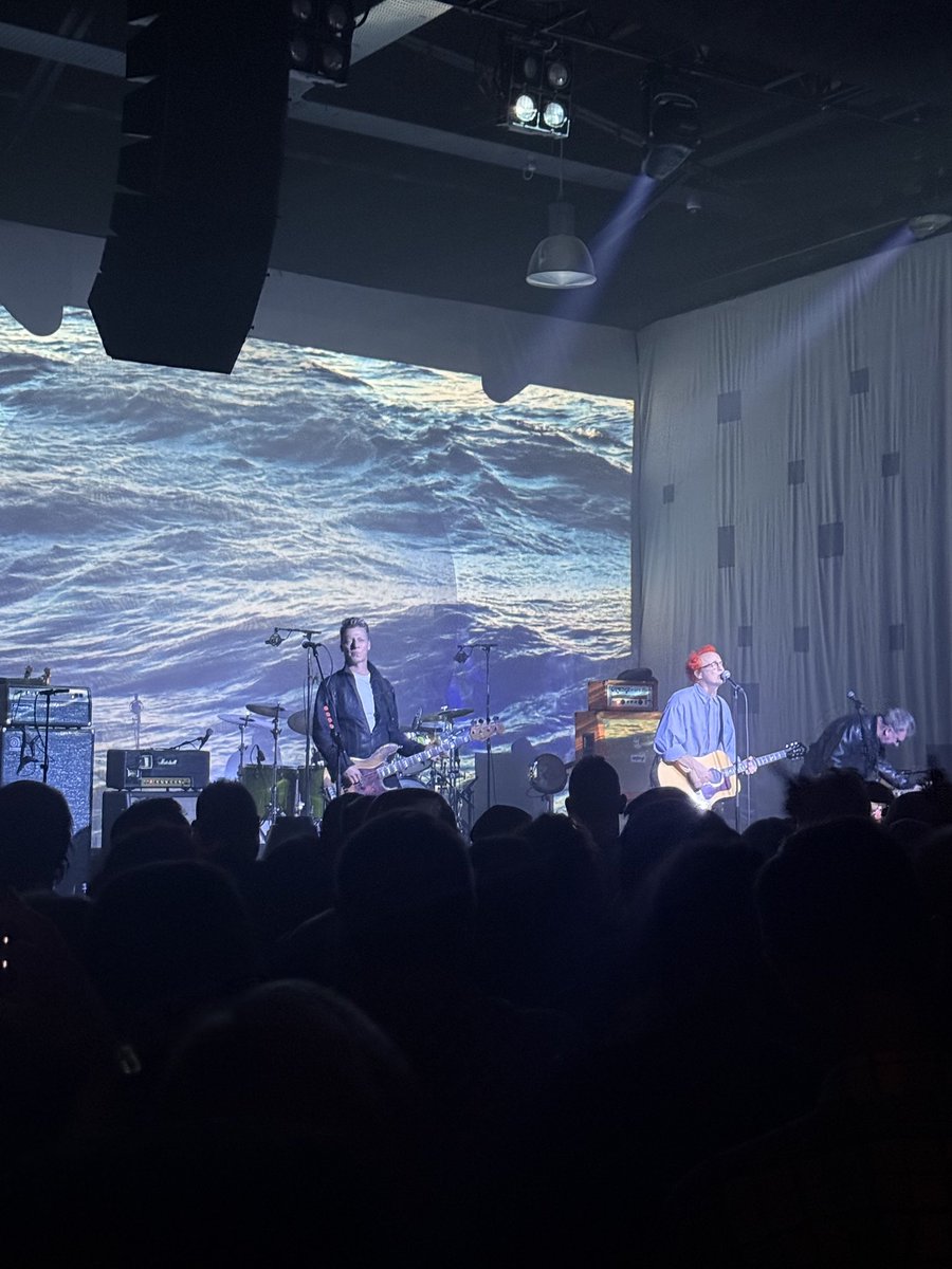 pwag20's tweet photo. @TravisBand @franhealy still got it!! 😊 🎶 https://t.co/3dzKRhU1Gq