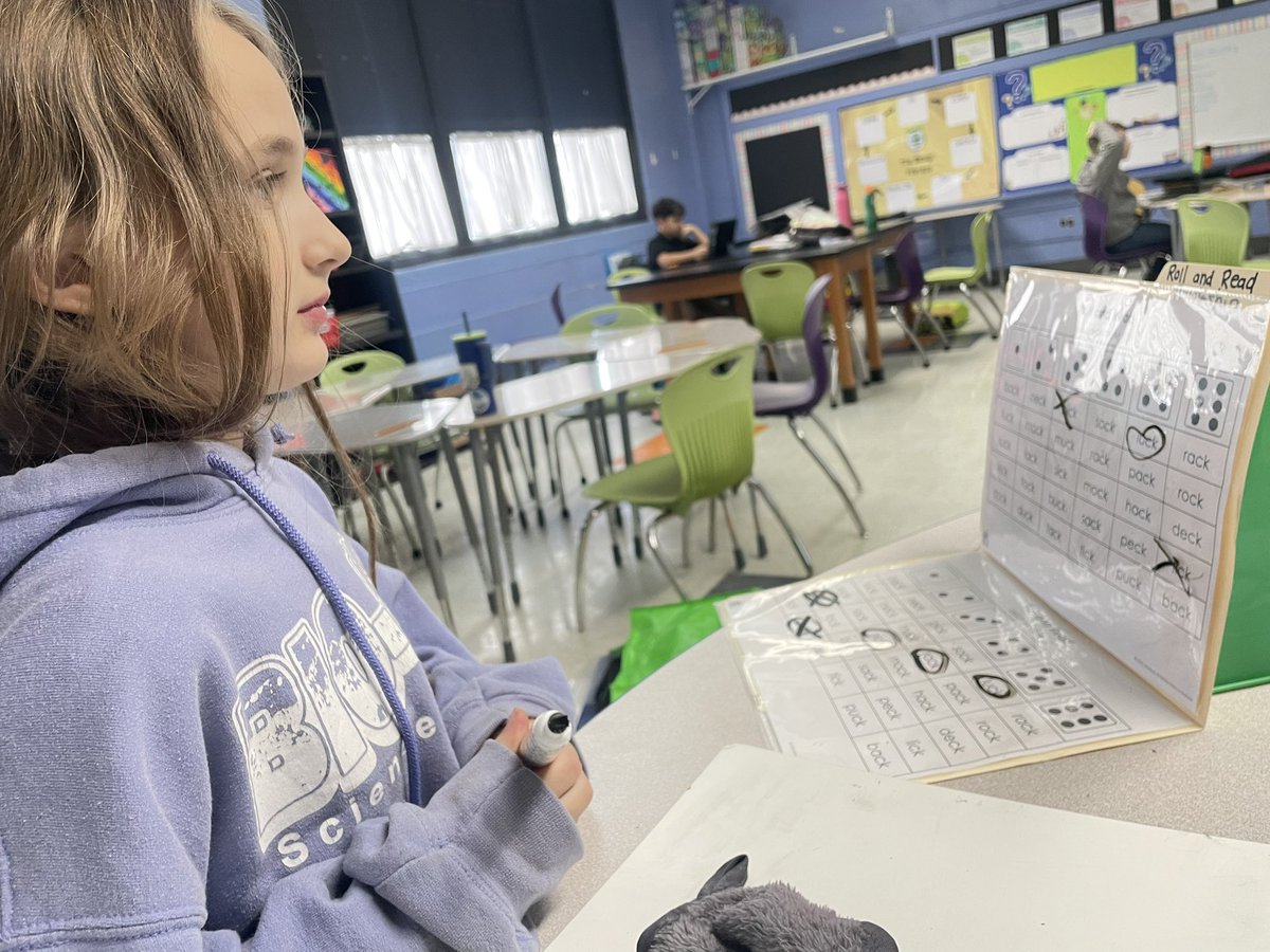 MrsShea_'s tweet photo. Just practicing our phonics skills with a friendly game of battleship🚢  #OurBMSA #OAISS https://t.co/y4jqUWL897
