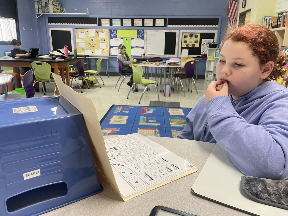 MrsShea_'s tweet photo. Just practicing our phonics skills with a friendly game of battleship🚢  #OurBMSA #OAISS https://t.co/y4jqUWL897