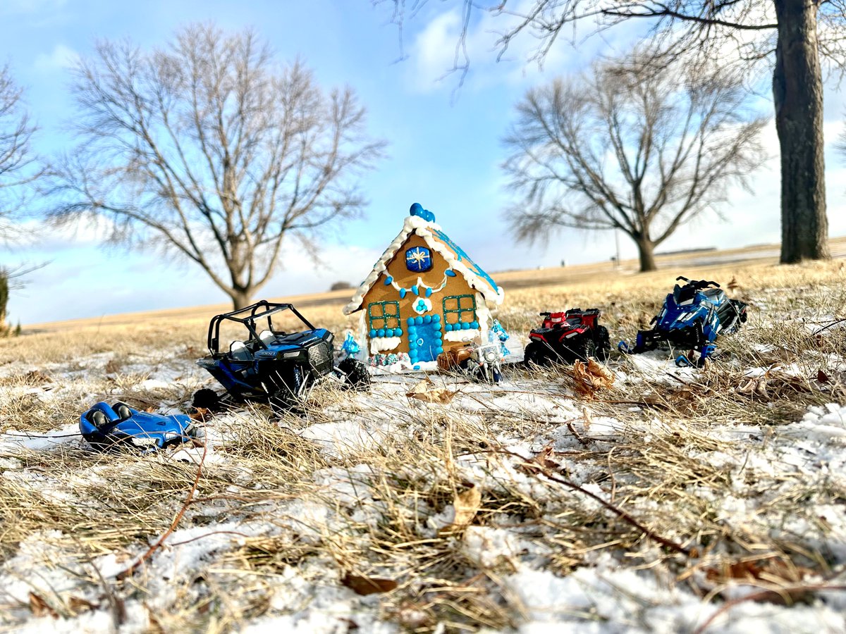 A gingerbread dream and a Polaris Blue Theme. #THINKOUTSIDE

#NationalGingerbreadHouseDay