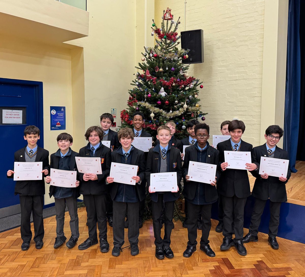 GunnersburySch's tweet image. Well done to our talented year 7 students who produced beautiful pieces of art for our carol service programme 🎨🎄