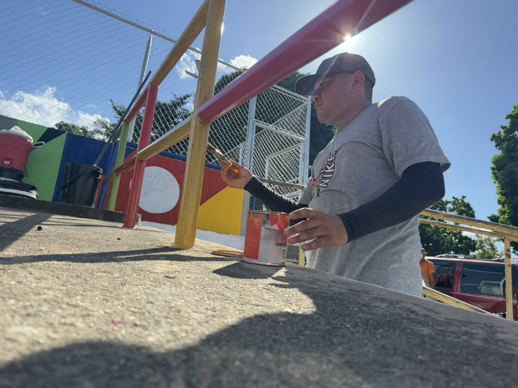 La gestión transformadora de nuestro <a href="/comandosergioh/">Sergio Hernandez</a> recuperando integralmente los espacios de la cancha de usos múltiples del sector Rómulo Gallegos. La política inclusiva de nuestro presidente <a href="/NicolasMaduro/">Nicolás Maduro</a> llega directamente a nuestro pueblo.

#pueblo #deporte #buenvivir