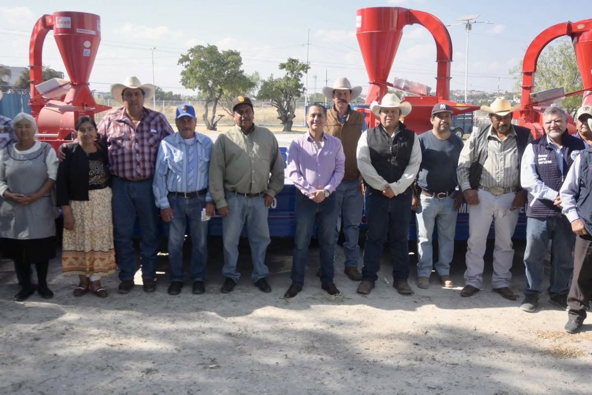 Entrega de nombramientos a delegados y subdelegados. Qué gusto reencontrarnos con hombres y mujeres comprometidos con el progreso de sus comunidades. También entregamos equipos de ”Mi Ganado Productivo 2024”. 

#LaFuerzaDeNuestraGente
#ConElCampoTodoSinElCampoNada
#RegidoraPAN