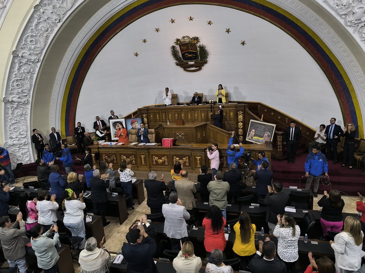 #12Dic || Presidente de la AN, diputado Jorge Rodríguez: 

"El 10 de enero de 2025, estará la AN juramentando al Presidente Constitucional de la República, Nicolás Maduro Moros, electo por el voto del pueblo y proclamado por el CNE" .