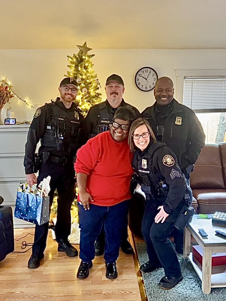 PortlandPolice's tweet photo. Officers from @ppbnorth spread holiday cheer by adopting a foster home for adults with intellectual &amp; developmental disabilities! 🎄🎁 They gifted a PS5, controller, game, &amp; pizza party. Special thanks to Ms. Anita Colbert for her partnership. ❤️ #Community #HolidayGiving https://t.co/LZPYIvZE6O