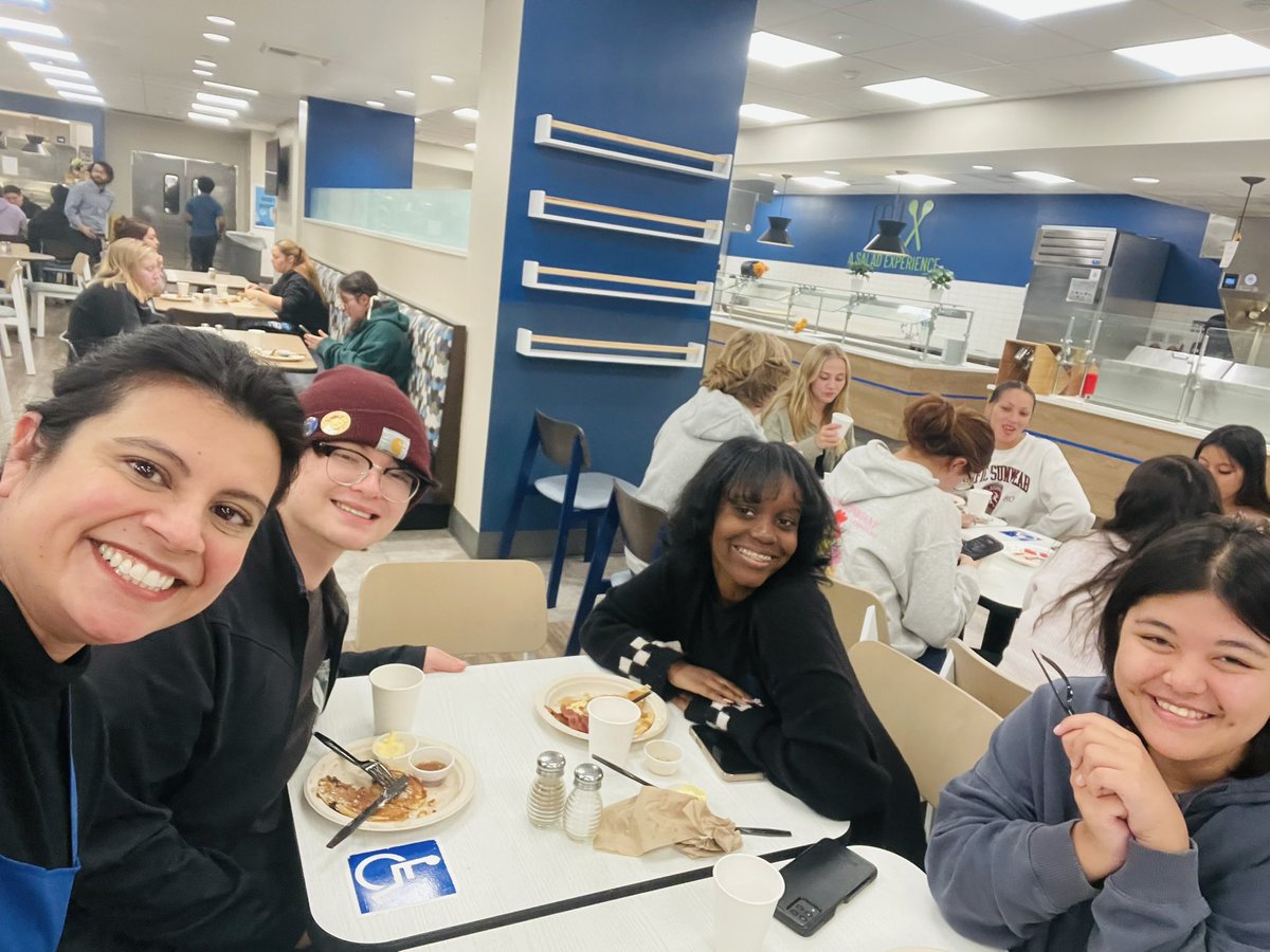 vpsadiaz's tweet image. It’s finals week, and our students need our support (and pancakes)! 🥞💙 Huge thanks to the SA senior leadership team for serving pancakes at Campus Way Café and to our amazing dining staff.

You got this, Cougars! 🐾 We’re proud of you and cheering you on to the finish line!