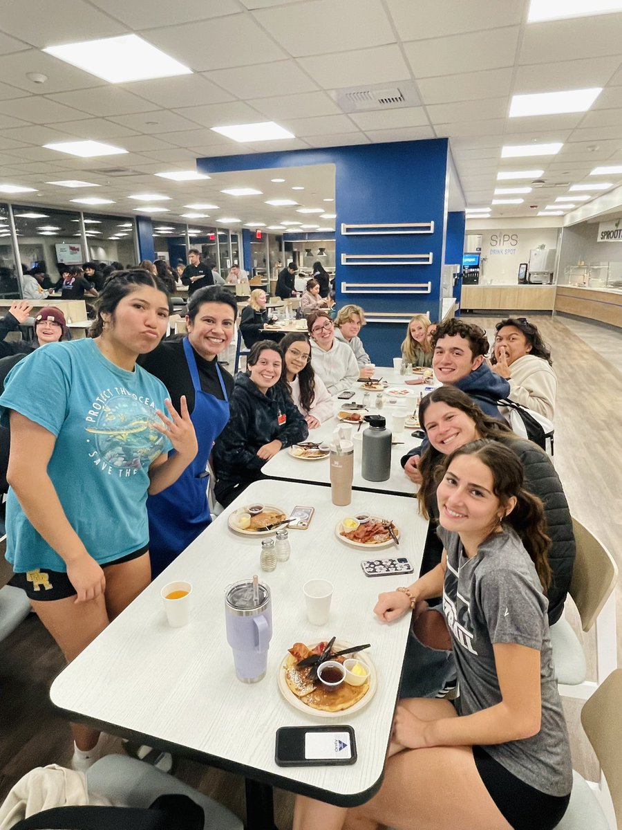vpsadiaz's tweet image. It’s finals week, and our students need our support (and pancakes)! 🥞💙 Huge thanks to the SA senior leadership team for serving pancakes at Campus Way Café and to our amazing dining staff.

You got this, Cougars! 🐾 We’re proud of you and cheering you on to the finish line!