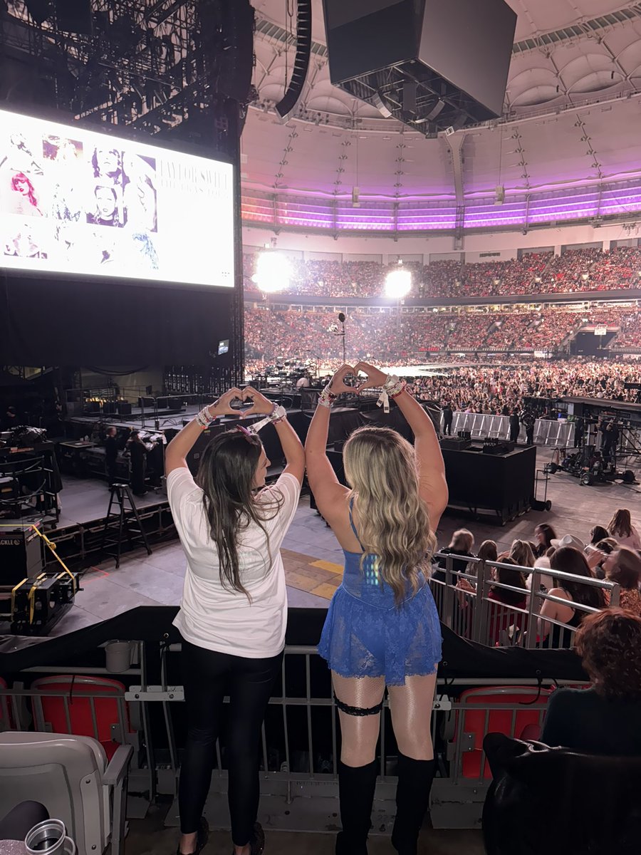 taylor_pasqua18's tweet photo. Holding on to all the memories we made 🫶🏼 #TSTheErasTour https://t.co/oqWMGJGGys