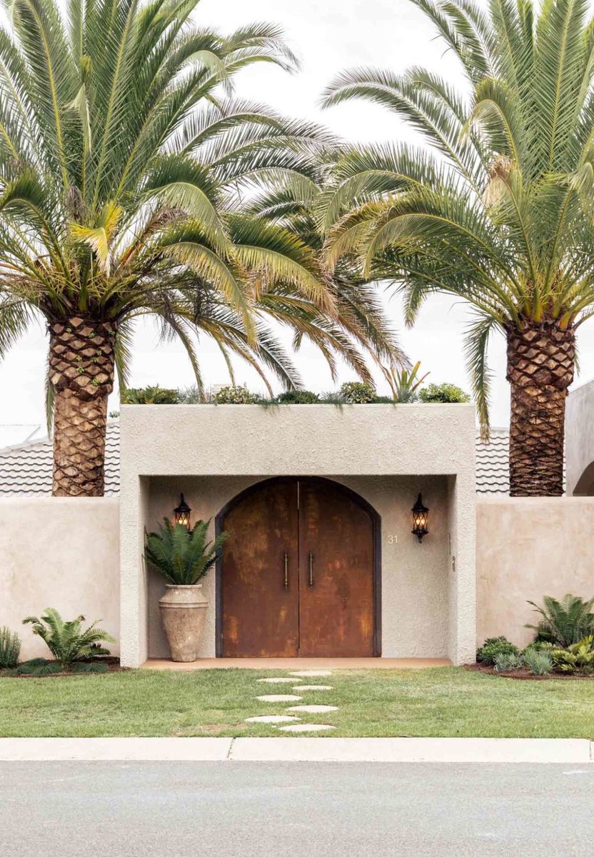 Designer_MA1's tweet image. الأبواب الخارجية ليست مجرد مداخل للمنازل، بل لها دور اساسي في تصميم الواجهه والتعبير عن هوية المنزل! 🌟

هنا مقترحات مميزه للأبواب المنزل👌🏻
#تصميم_خارجي