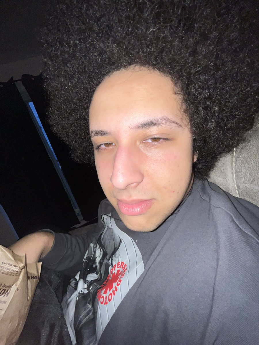 Artud2o's tweet photo. @zachary33326 @M80gg @The_Toe_Succ Ur fat as shit https://t.co/OzZHPJL3Fo