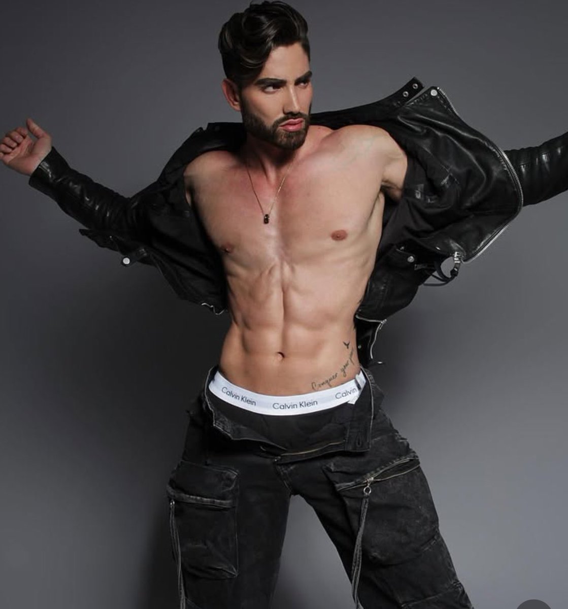 konradhawkins's tweet photo. 😎😎🥰🥰 #shootinghoto #malemodel #gaybox #gaymen #sexyboy #modelin https://t.co/UeiZSsUd7J