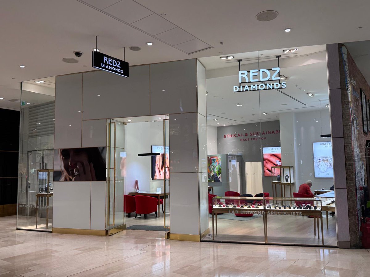 grcretailsol's tweet photo. Another Redz Diamonds completed this time in Westfield Shepherds Bush in time for Christmas trading, best wishes to the team. https://t.co/YUNAgJRoqY