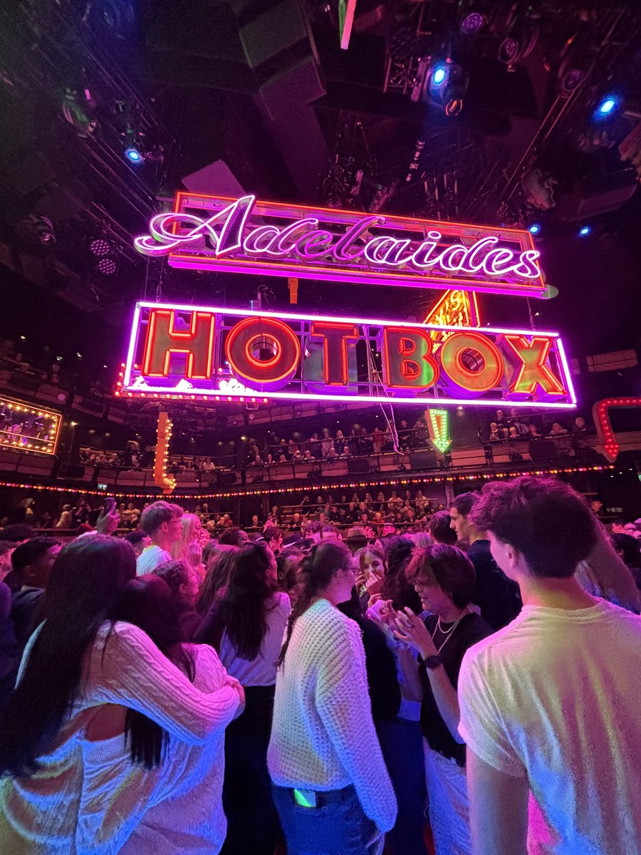 Wonderful day out to London today to see Guys &amp; Dolls at <a href="/_bridgetheatre/">Bridge Theatre</a>. A theatrical experience like no other!

More photos to follow tomorrow!

<a href="/solschmusic/">solschmusic</a> <a href="/solsch1560/">Solihull School</a>