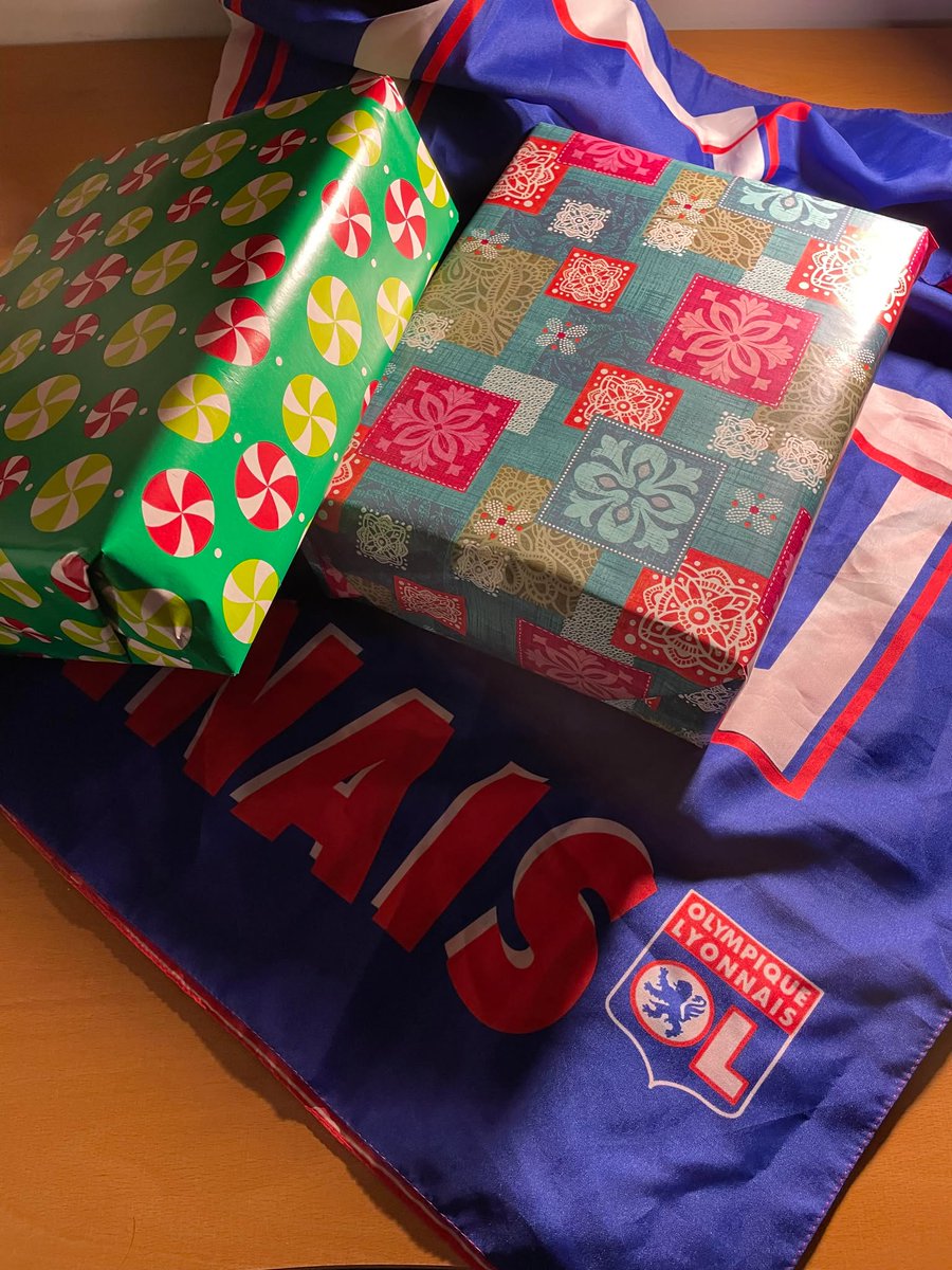 GonesMontrealOL's tweet photo. Petit message du Pôle Nord 🎅 pour le N'OL des Gones de Montréal !! 🧑‍🎄🧑‍🎄🎄🎄
Les Lutins vous ont bien entendu Père Noel !! 
Rdv Dimanche 15 décembre au Bar les Enfants du Rock !! #TeamOL #OlympiqueLyonnais https://t.co/nURaNSVxMD