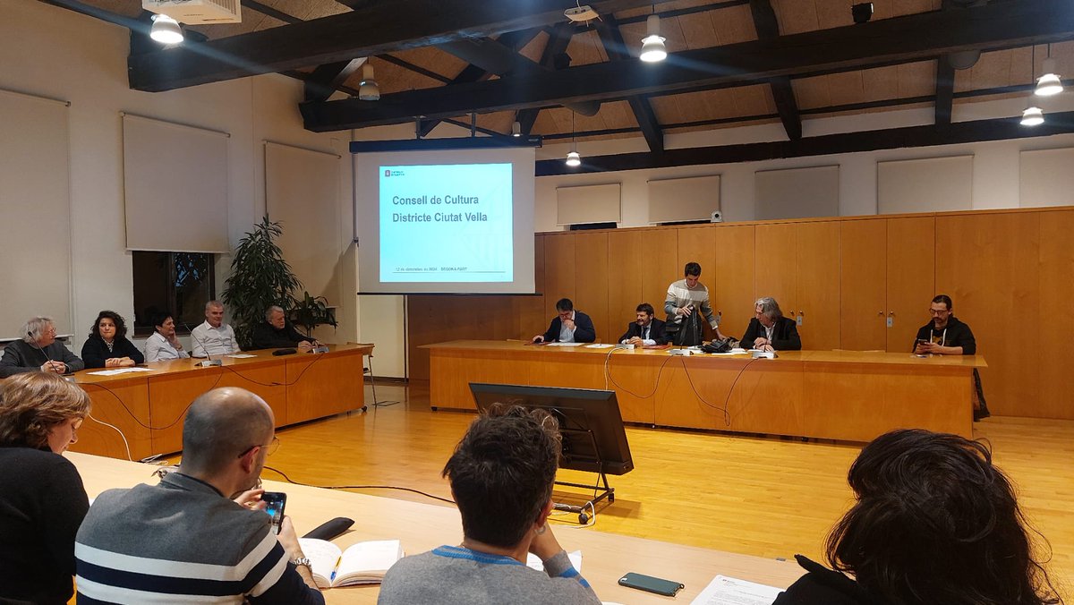 🗣️ Participem del Consell de Cultura del Districte de Ciutat Vella

🏛️ Des de l'Ateneu fem créixer el barri així com el barri ens fa créixer a nosaltres