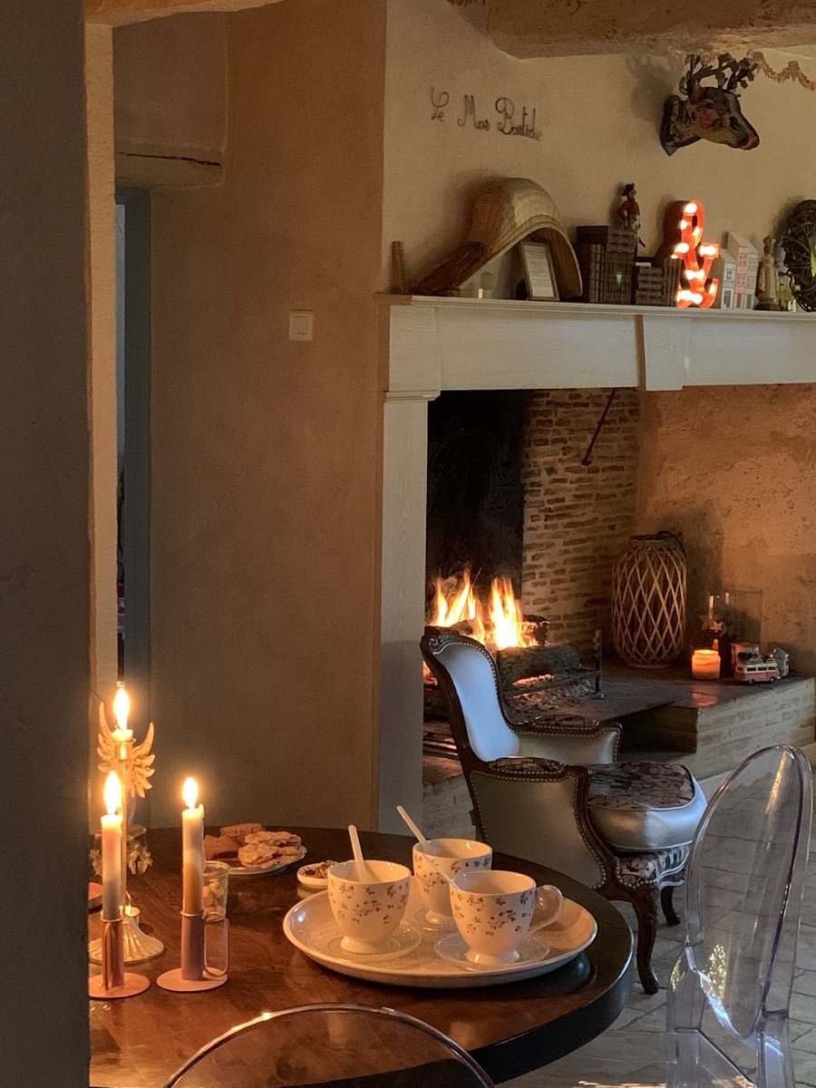 BastideMas's tweet photo. Douceur de Noël … lorsque la lumière des soirées d’hiver rend La Mas Bastide magique 💫 https://t.co/X5M6bRV1zC