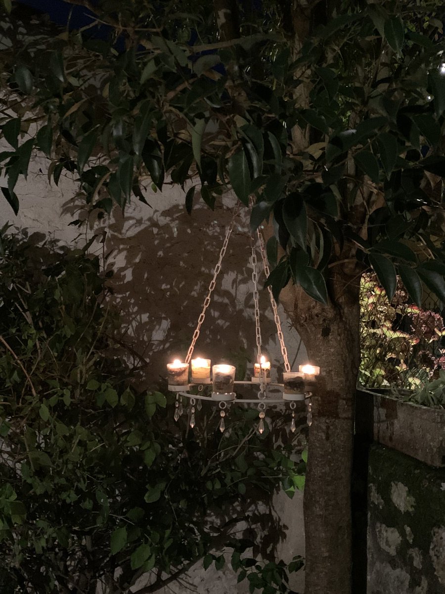 BastideMas's tweet photo. Douceur de Noël … lorsque la lumière des soirées d’hiver rend La Mas Bastide magique 💫 https://t.co/X5M6bRV1zC
