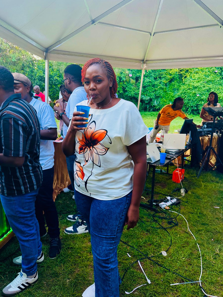 AgnesLimo_'s tweet photo. How our end year party started, Team building then a cocktail. In the menu Mama Fiber Cocktail. Aren’t they tactically saying ‘Wananikunywa’?
#vilcomvybes
@vilcomnetworks https://t.co/ZvifrOmEKu