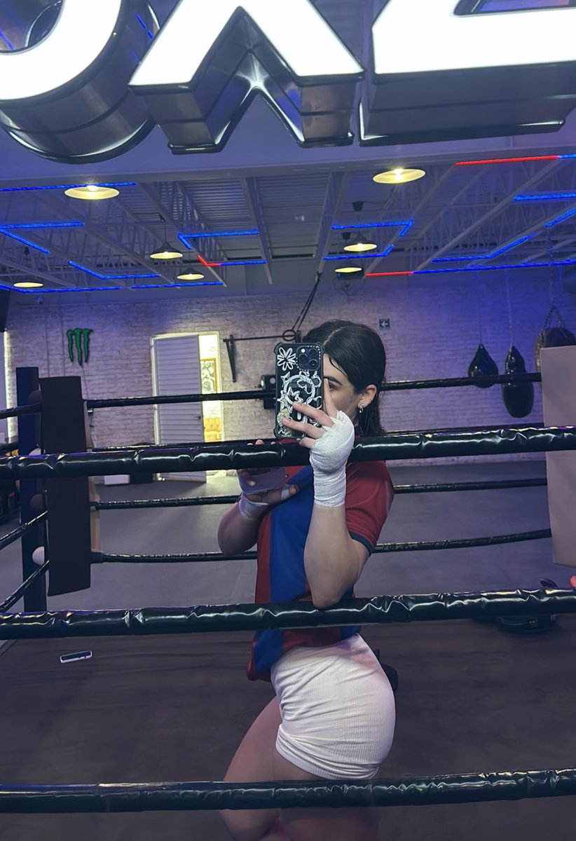 guess whos back, back again