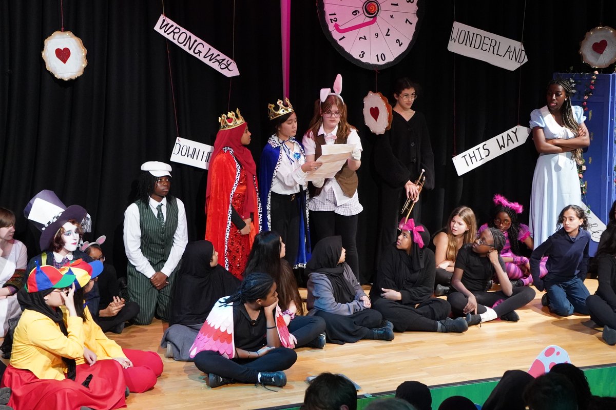 🎭✨ Tonight, our talented students brought the magic of Alice in Wonderland to life in an unforgettable school production! 🌟🕰️ It was a truly fantastic evening. Thank you to everyone who came to watch and supported our amazing performers!👏 #SBGirlsWhoCan #AliceInWonderland