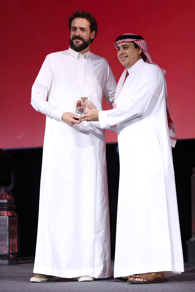 AsharqCorp's tweet photo. فيلم "حالة من الصمت" يحصد جائزة #الشرق_الوثائقية في نسختها الثانية في #مهرجان_البحر_الأحمر_السينمائي 
تهانينا للمخرج سانتياغو مازا وجميع طاقم العمل.
@AsharqDoc 
@Alyousei https://t.co/jHGJLHSvLu