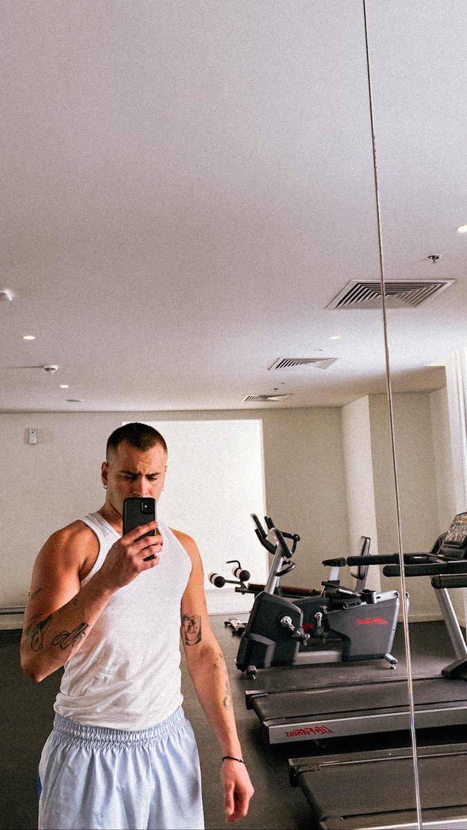 #gym #gymmotivation #Freshman #dubai #dubailife #mirror #tattoo #goodnight #goodnightxfriends