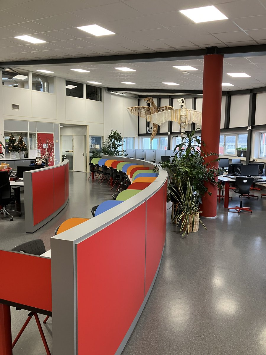 Mooie indruk en leuke gesprekken bij bezoek aan CSG Willem de Zwijger  in Schoonhoven. Gesproken met en rondgeleid door de rector André Visser ,  2 leerlingen vanuit Leerlingenraad + MR en teamleider onderbouw. Goed beeld gekregen van deze school voor VMBO-t, Havo en VWO.