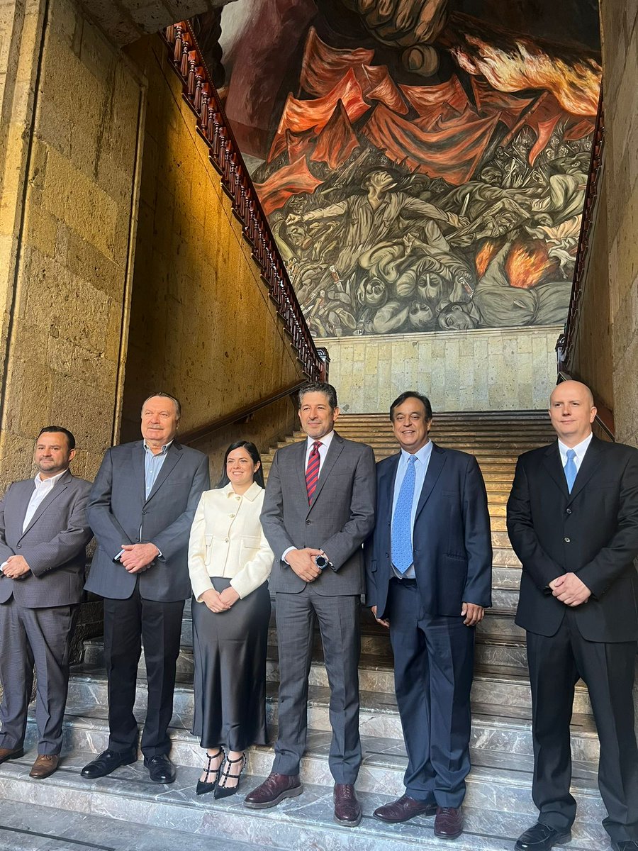 Se agradece a <a href="/muralcom/">mural.com</a> gentil difusión en relación a la toma de protesta del nuevo Director General de nuestro Instituto el Doctor en Derecho <a href="/salvadorcosio1/">Salvador Cosío Gaona</a> recientemente designado por el Gobernador <a href="/pablolemus/">Pablo Lemus</a> a propuesta de la Junta de Gobierno de este OPD 1/2