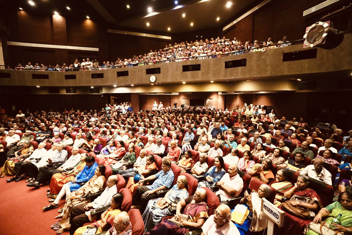 dushyanthsridar's tweet photo. #decembermusicseason #margazhiseason began on an auspicious note! #Event1 was for BVB Mylapore. At 4:30 PM, the Harikatha on ‘Meera Charitram’ opened to a ‘HOUSEFUL’ & an ‘OUT-STANDING’ audience. https://t.co/SGToZRZ71X