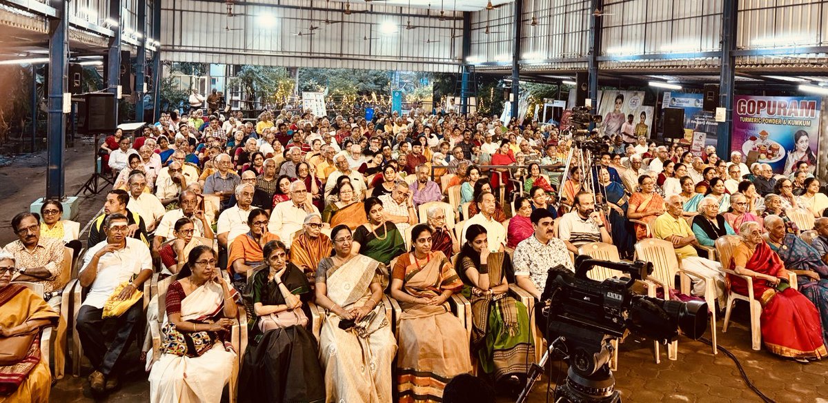 dushyanthsridar's tweet photo. 2/3 #Event2 was for Margazhi Maha Utsavam in Adyar. It was Indra POURING & Varuna FLOODING the streets. That didn’t stop the 500+ astikas from attending the Harikatha on ‘Navagraha Nayakane’. https://t.co/65C21ckbEg