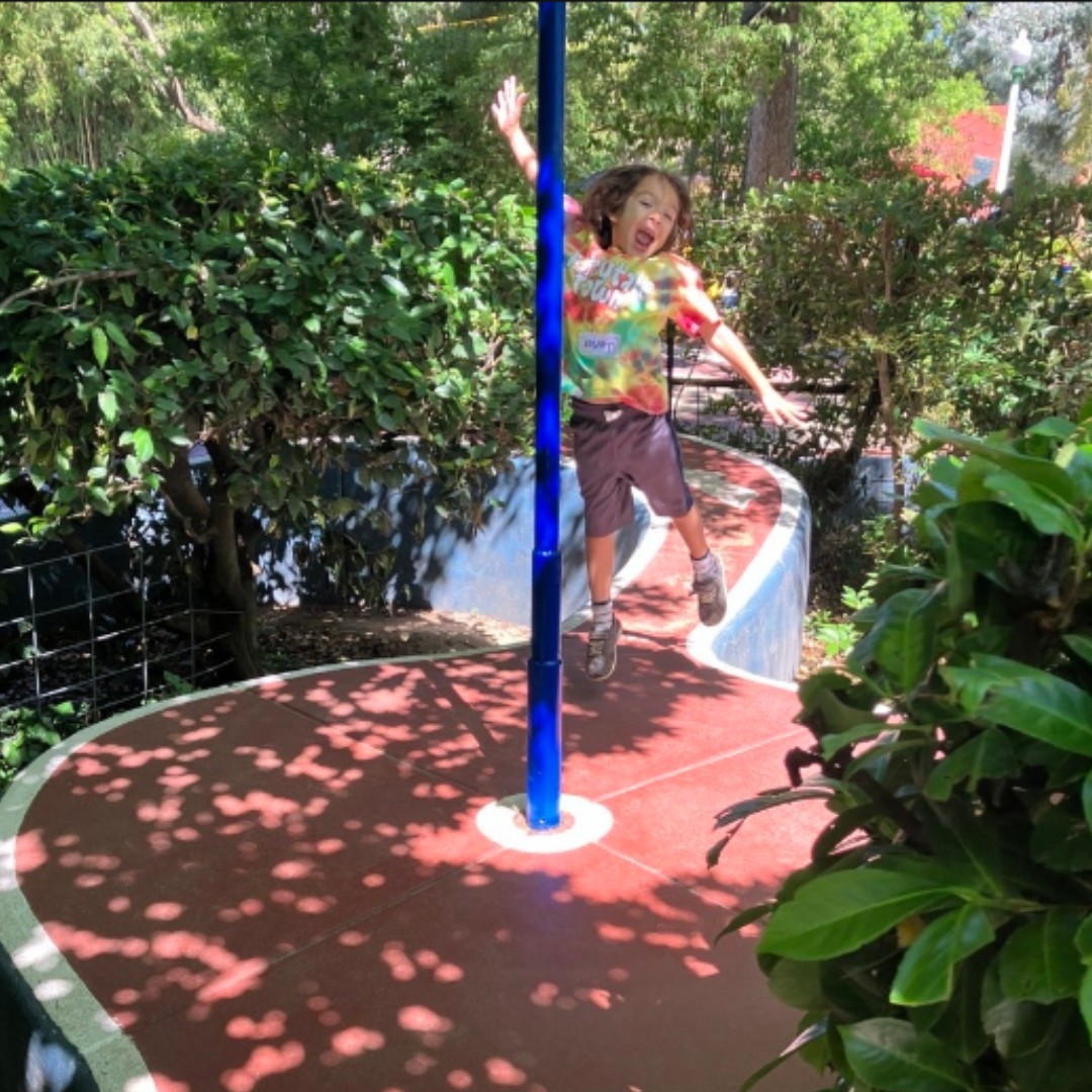 🎈This Friday is Kids Night Out at Fairytale Town!
Kids ages 4-12 will be able to enjoy a fun night filled with activities including craft projects, games, dinner, and a movie.
Register at fairytaletown.org/calendar/kids-…