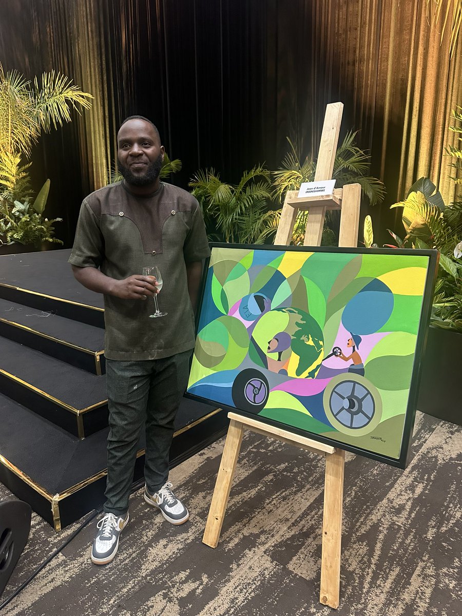 Aba ba~jeunes bahembwe uyu munsi ku bihangano byiza byerekana amateka ya #FIA .
1. Igihangano cyabaye icya mbere kizashyirwa mu biro bikuru bya #FIA nk’amateka ko inama ya mbere ya #FIA muri Africa yabereye mu #Rwanda.

2. Dushimiye ishuri rya #Nyundo kuko aba bose bize ku