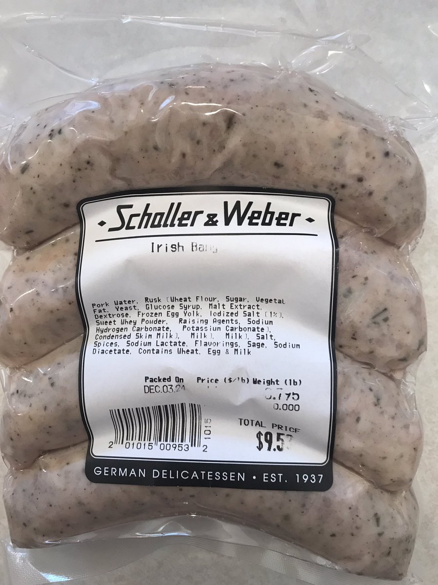 #AirFryer #15MinuteLunch <a href="/SchallerWeber/">Schaller & Weber</a> Irish bangers and mash with beef gravy, cornichons and <a href="/Babybel/">Babybel</a> cheese. Quaff: <a href="/awrestaurants/">A&W Restaurants</a> root beer