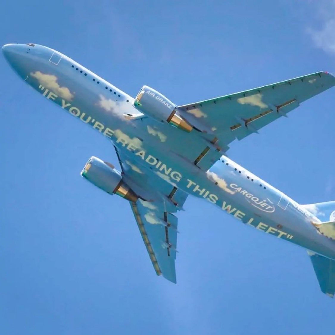 virgil_abl0h's tweet photo. Drake’s Private Jet Designed by Virgil Abloh https://t.co/kfdipo9reM