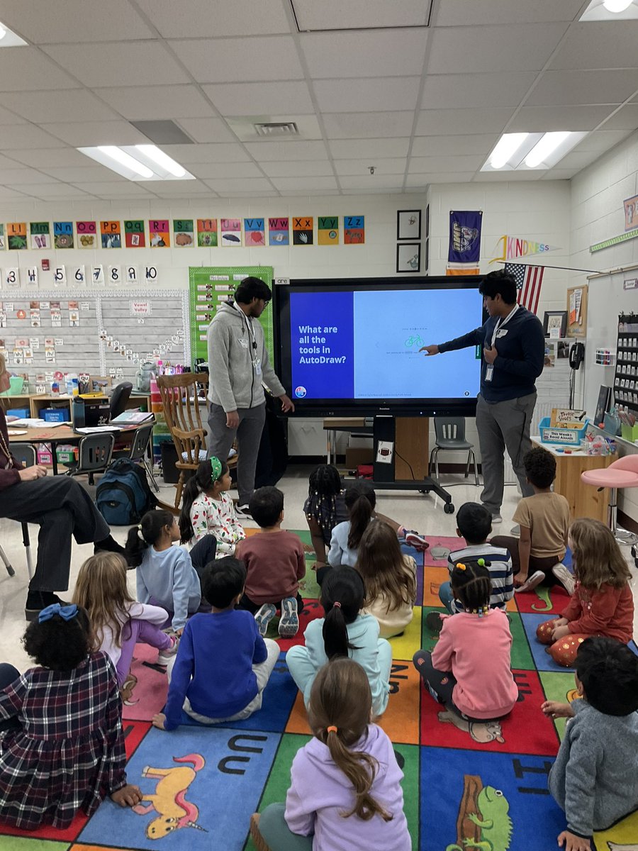 Great morning watching these high school Ss teach elementary Ss about Machine Learning. <a href="/arcola_dragons/">Arcola Elementary</a> #csweek