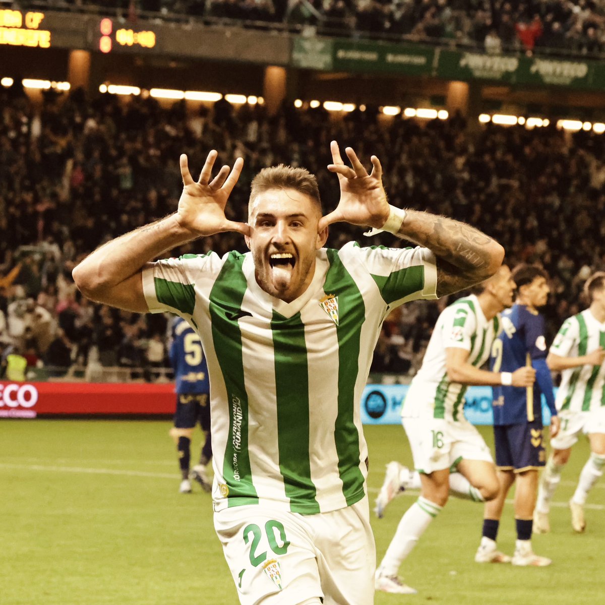 Soy más de Carracedo por una banda, en la otra Adilson y arriba Casas