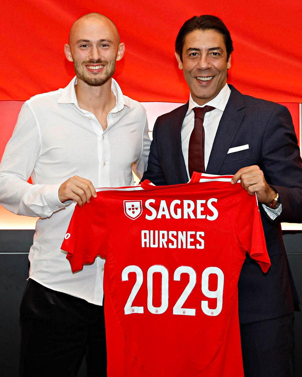 Aursnes renovou com o Benfica até 2029.