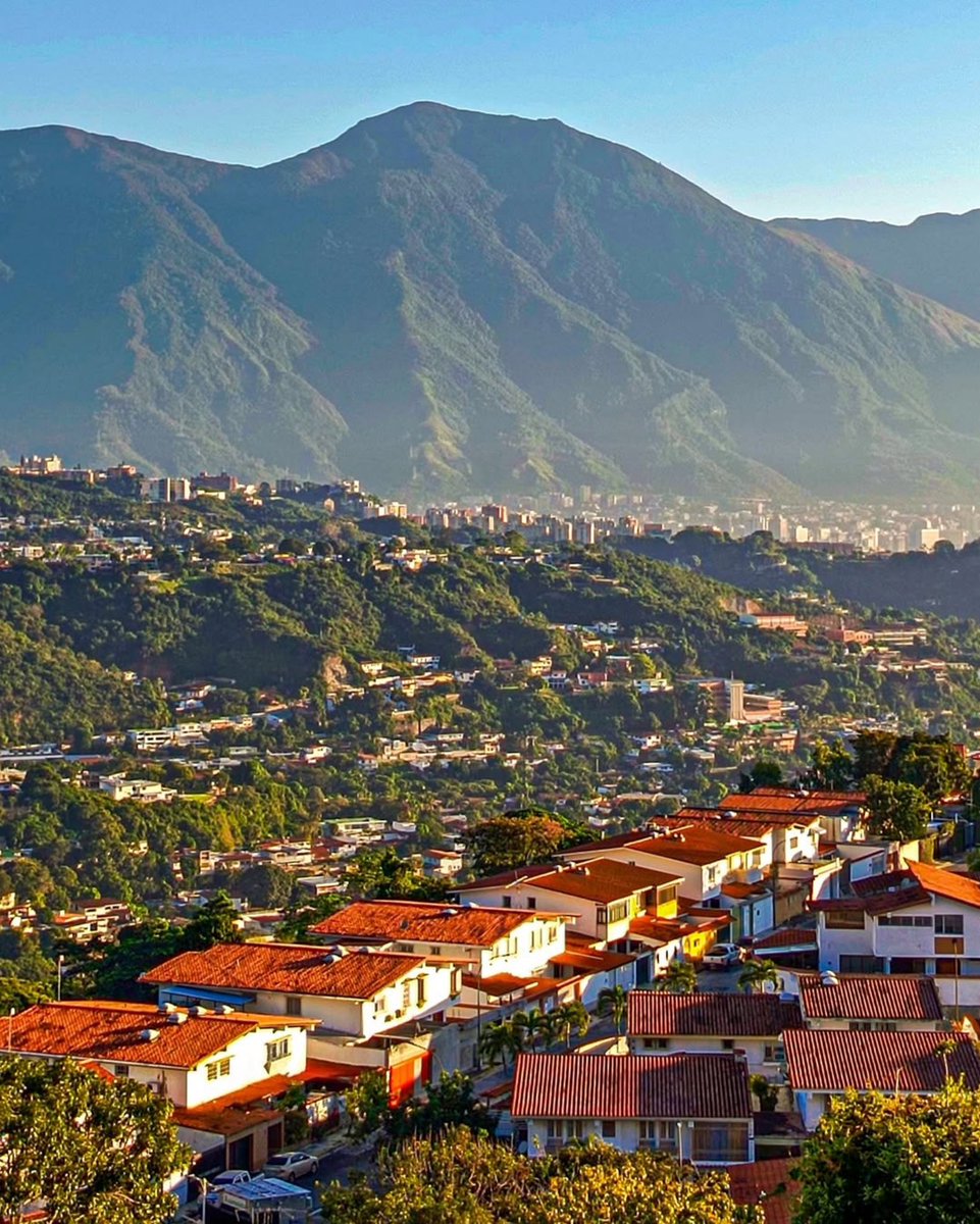 OliverLopezCano's tweet photo. 🇻🇪⛰️ Hoy se cumplen 66 años de la declaración del Parque Nacional El Ávila.

#AniversarioDelAvila
#SabasNieves
#Venezuela
#LaGuaira
#Caracas
#ElAvila https://t.co/KrbcdCFdQQ