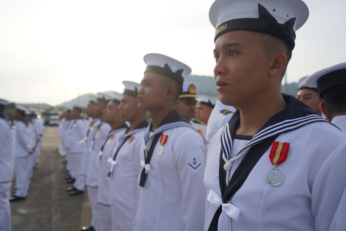 KD KINABALU 14 (@14_kinabalu) on Twitter photo <a href="/14_kinabalu/">KD KINABALU 14</a> turut serta di dalam Perbarisan Pegawai Kanan Skuadron Penangkis Periuk Api Ke-26. Kemuliaan, Kesetiaan, Keberanian Dan Kebanggaan. <a href="/14_kinabalu/">KD KINABALU 14</a> turut serta di dalam Perbarisan Pegawai Kanan Skuadron Penangkis Periuk Api Ke-26. Kemuliaan, Kesetiaan, Keberanian Dan Kebanggaan.