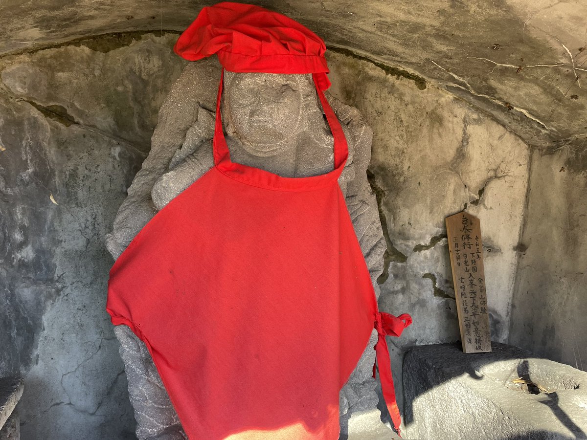 ヤッホー❗️おはよう😎

中禅寺湖は0℃☁️
いろは坂には交通安全の神様として🚗
日本武尊命と不動明王を祀る〝白鳥神社〟があるんだ☝️
知ってた❓